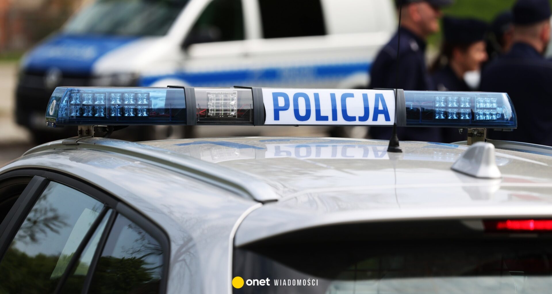 Imprezowicze rzucali butelkami w policjantów. 50 osób do przesłuchania