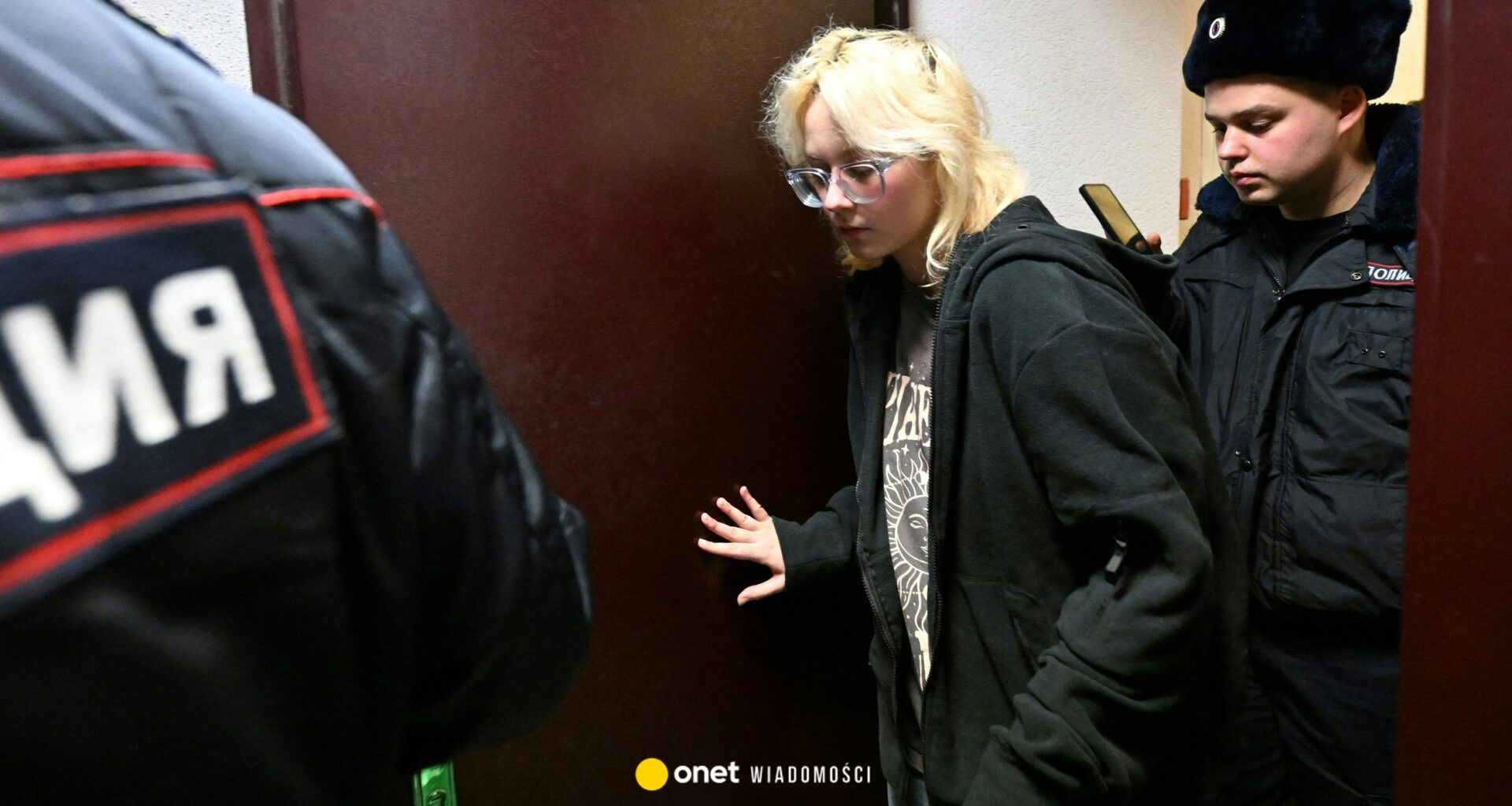 Putinowski reżim kontra 18-latka. 12 dni w areszcie i grzywna za piosenkę