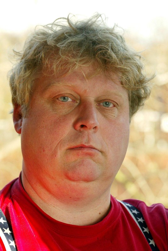 Holenderski reżyser i dziennikarz Theo van Gogh na archiwalnym zdjęciu bez daty, zamordowany w Amsterdamie 2 listopada 2004 r.