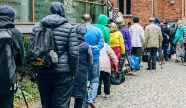 Kolejka przed największą jadłodajnią w Berlinie, październik 2025 r.