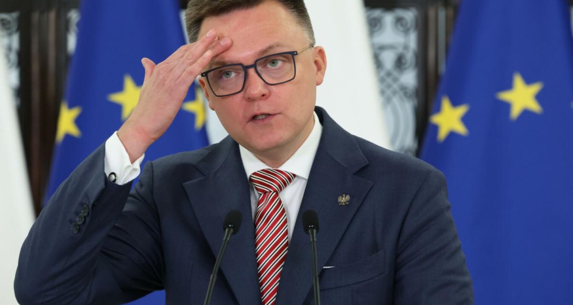 "Ucieczka Szymona Hołowni" z Polski. "Nie wynagrodziłbym marszałka takim stanowiskiem"