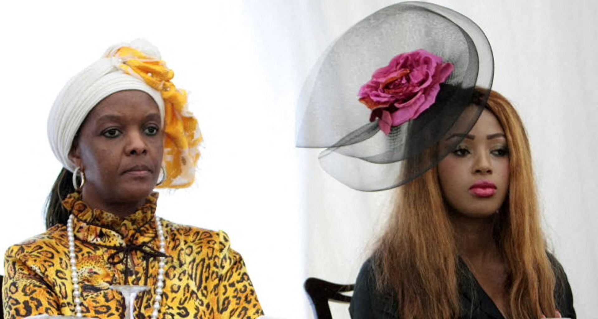Żona prezydenta Zimbabwe Roberta Mugabe, Grace (L) i jedna z żon króla Suazi Mswati III. State House w Harare 11 lutego 2009 roku.