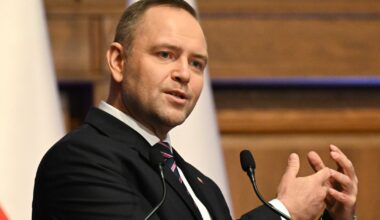 Kategorycznie nie zgadzam się". Karol Nawrocki ratuje Krajową Radę Radiofonii i Telewizji - Onet
