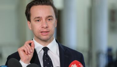 Krzysztof Bosak o ataku na biuro Platformy Obywatelskiej. "Prowokacja" - Onet