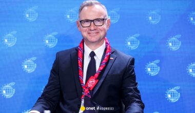 Nowa praca Andrzeja Dudy. "Były prezydent rozmienia się na drobne"