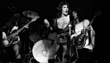 Queen na scenie w 1975 r.