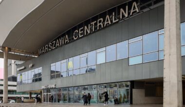 Dworzec Warszawa Centralna zostanie zamknięty. Jakie zmiany czekają podróżnych? - Onet