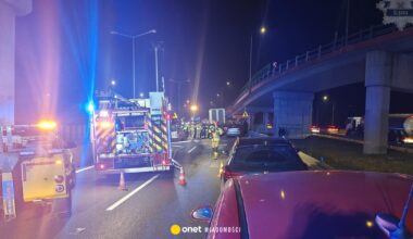 Karambol na Śląsku, droga zablokowana. Pięć osób trafiło do szpitala - Onet Wiadomości