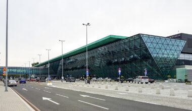 Tak oszukują podróżnych. Krakowskie lotnisko apeluje o ostrożność