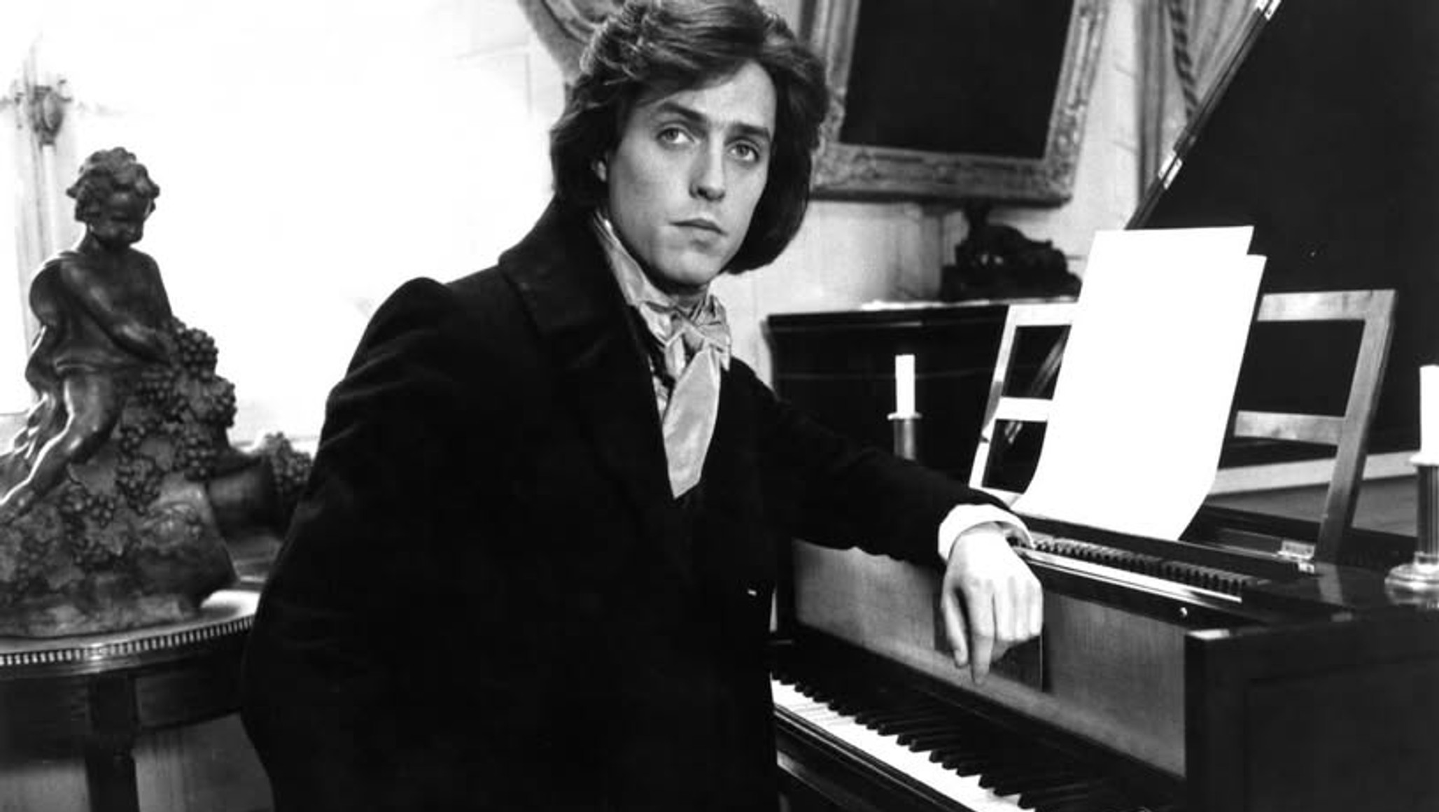 Hugh Grant w filmie "Improwizacja" (1991)