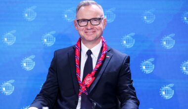 Nowa praca Andrzeja Dudy. "Były prezydent rozmienia się na drobne"