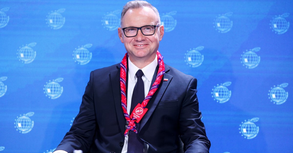 Nowa praca Andrzeja Dudy. "Były prezydent rozmienia się na drobne"