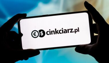 Zniszczony dom w Wyrykach. Wiceszef MON mówi o decyzji rodziny