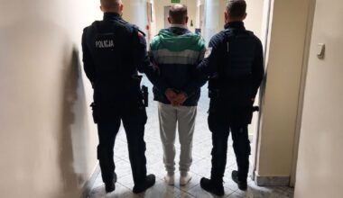 Był środek nocy. Nagrał rowerzystę. Aż brakuje słów