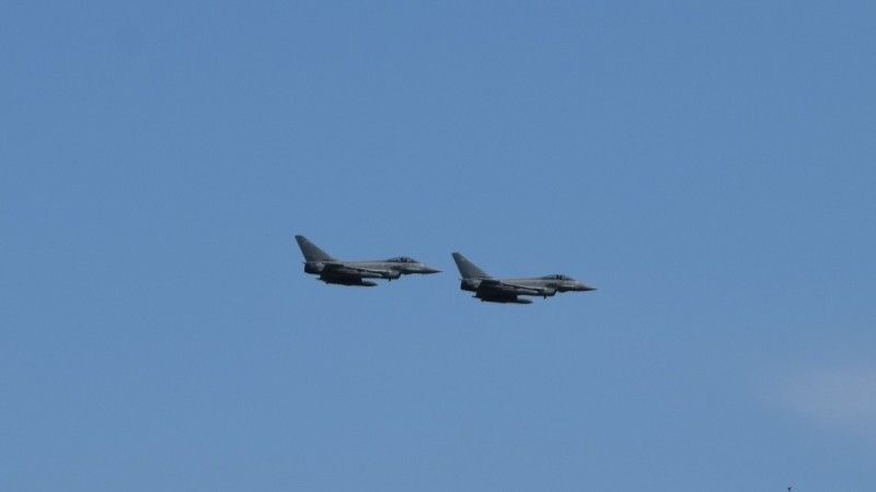 Para brytyjskich myśliwców Eurofighter Typhoon w trakcie operowana w polskiej przestrzeni powietrznej