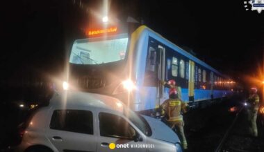 O włos od tragedii. Auto utknęło na torach, w środku został pasażer