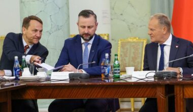 Liderzy koalicji przed spotkaniem z ówczesnym prezydentem Andrzejem Dudą, 24.10.2023