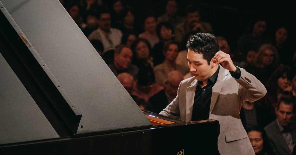 "Estrada jest przestrzenią wspaniałej zabawy". Hyo Lee zachwyca grą na pianinie