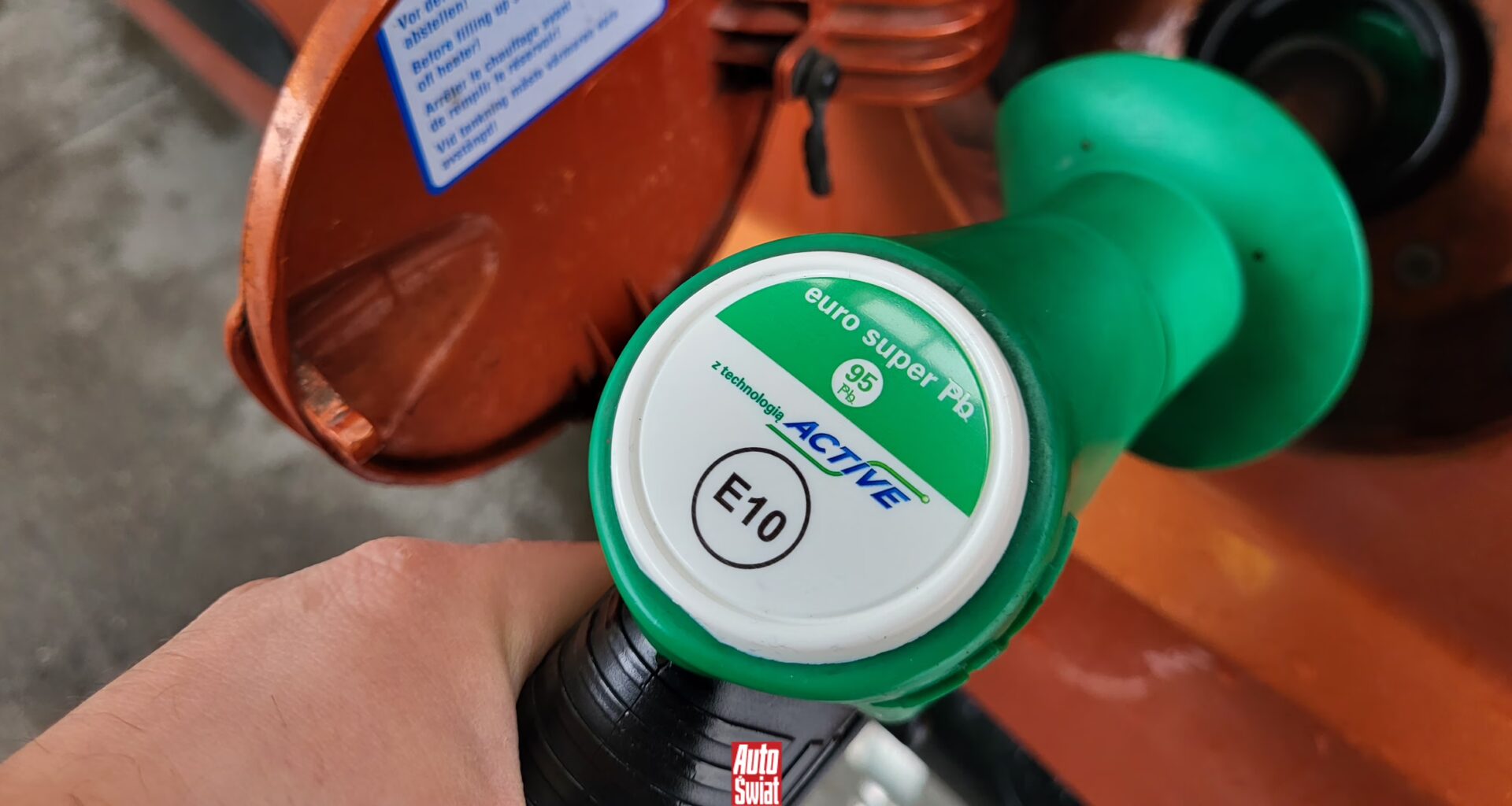 Ceny paliw w tym kraju są najniższe na świecie. Benzyna jest tu tańsza od wody