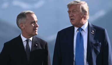 Premier Kanady Mark Carney i prezydent USA Donald Trump podczas szczytu G7 w Kananaskis w prowincji Alberta w Kanadzie, 16 czerwca 2025 r.
