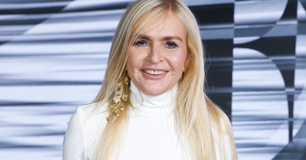 Stylizacja Moniki Olejnik to kwintesencja trendów na jesień. Jej płaszcz jest teraz najmodniejszy