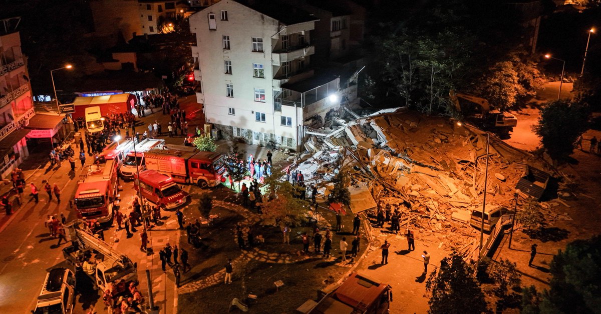 Trzęsienie ziemi w Turcji. Służby ratownicze pracują na miejscu katastrofy - Onet