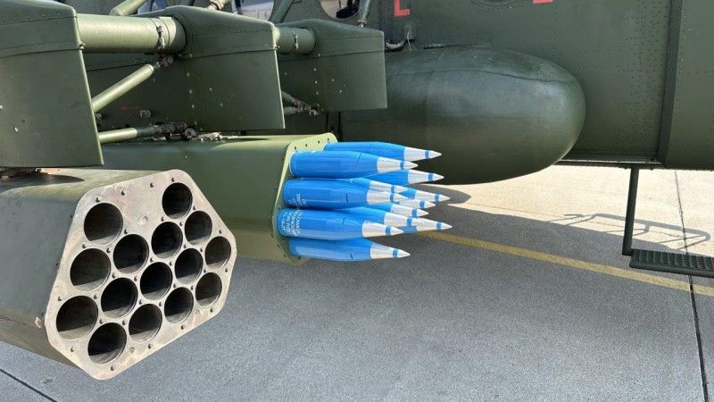Wieloprowadnicowa wyrzutnia rakietowa WW-15 zasilana pociskami kal. 70 mm przeznaczona do integracji ze śmigłowcami.