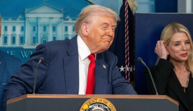 Donald Trump o 28-letniej sekretarz prasowej. "Ta twarz... te usta". W sieci oburzenie