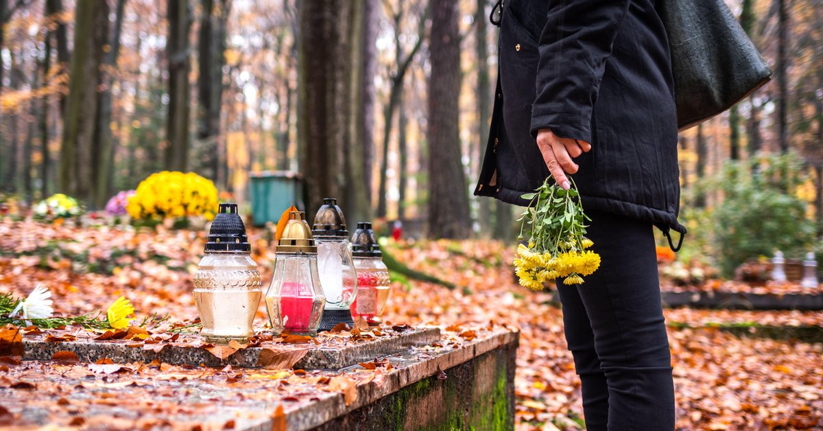 Tego nie rób na cmentarzu. Za ten błąd grozi nawet 5 tys. zł kary