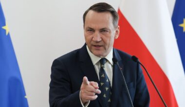 Radosław Sikorski odpowiada na słowa Jarosława Kaczyńskiego. "Brednie" - Onet