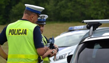 Naczelnik drogówki pędził. Teraz kłopoty mają ci, którzy go zatrzymali - Onet