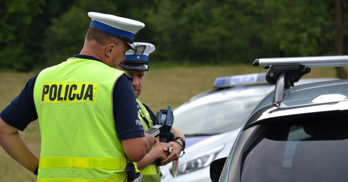 Naczelnik drogówki pędził. Teraz kłopoty mają ci, którzy go zatrzymali - Onet