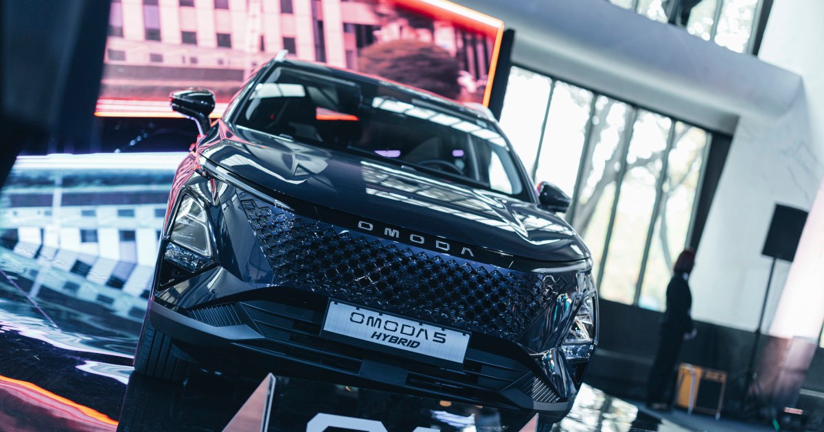 Dziennikarz wyrwał kierownicę Omoda 5. Chery odpowiada na zarzuty