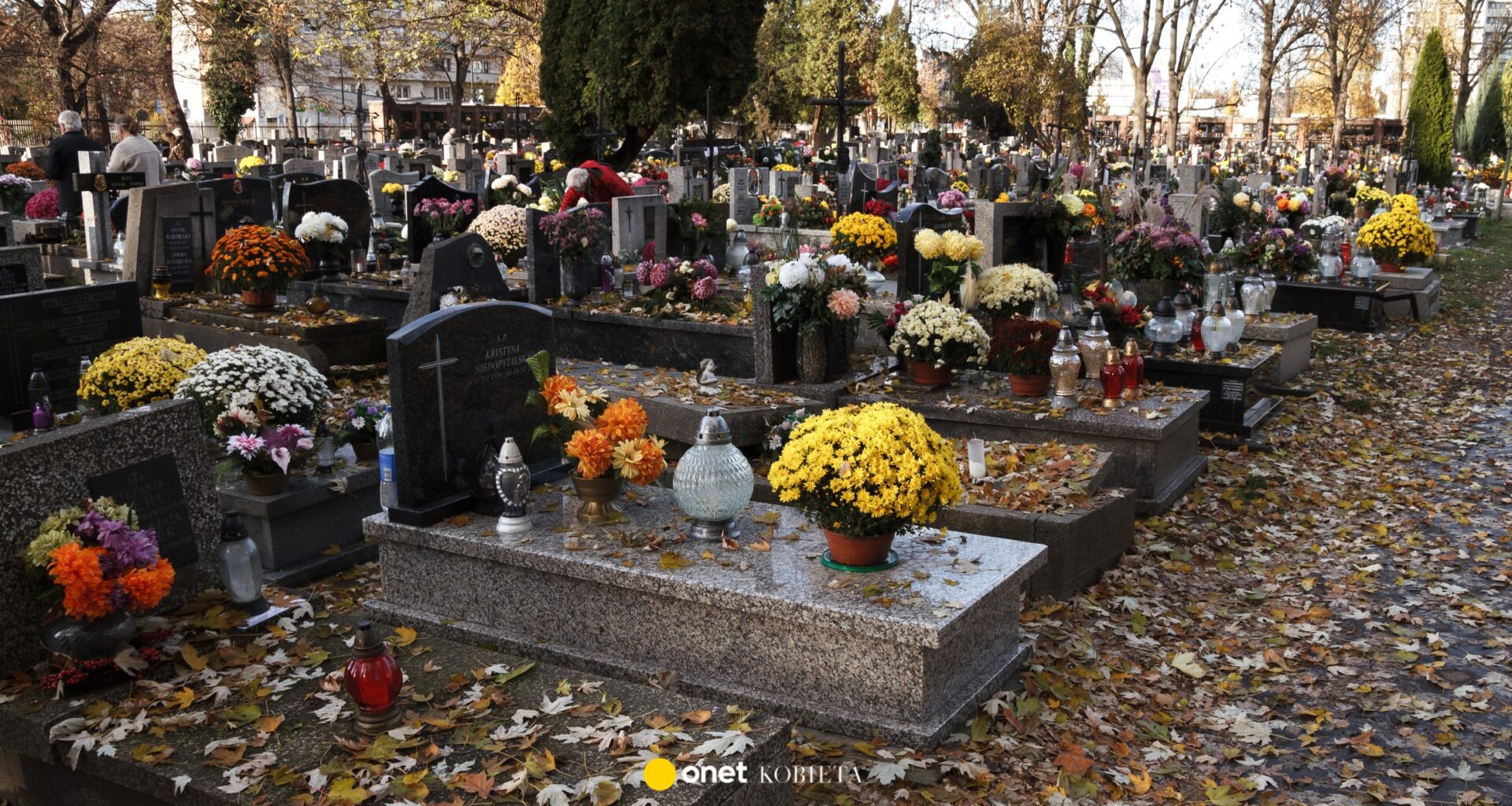 jak uniknąć kradzieży na cmentarzu? Sprawdź rady policji