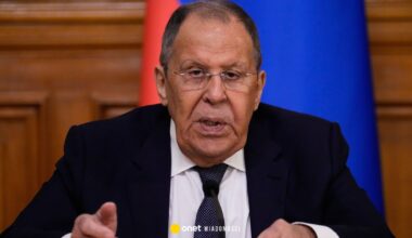 Siergiej Ławrow odpowiada Sikorskiemu. Chodzi o lot Putina do Budapesztu