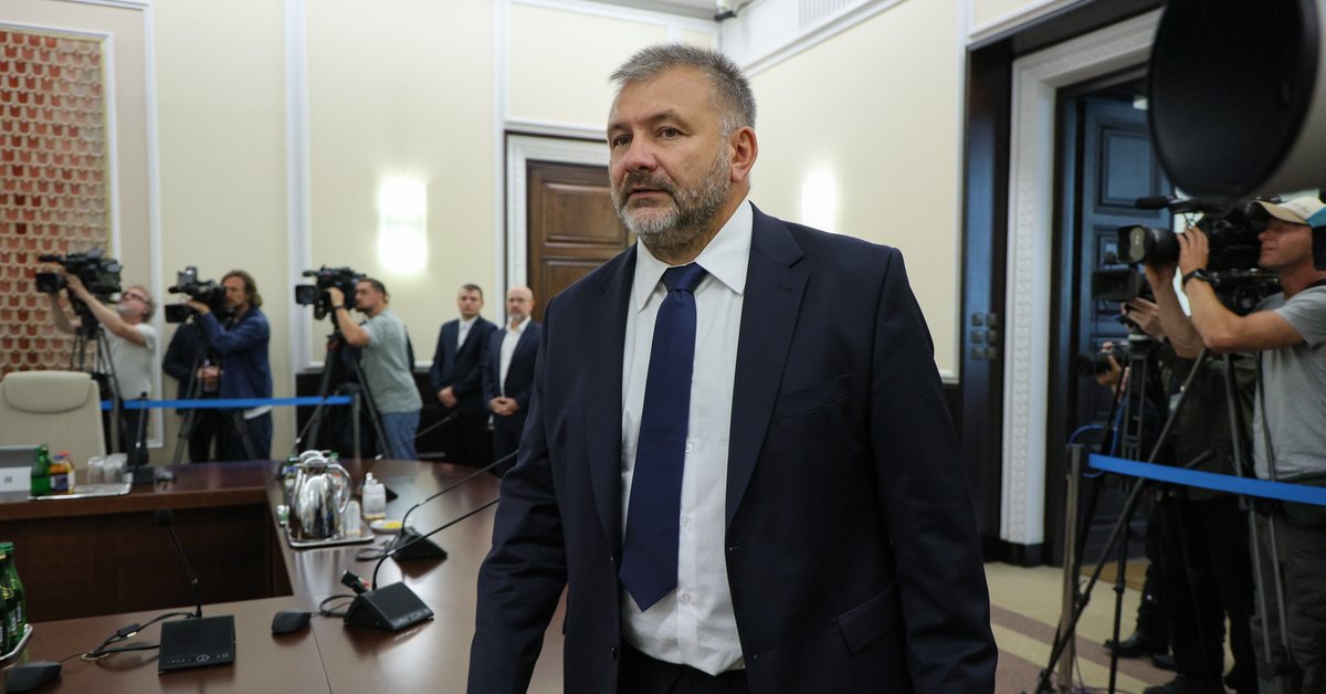 Decyzja ministerstwa w ogniu krytyki opozycji. Waldemar Żurek odpowiada