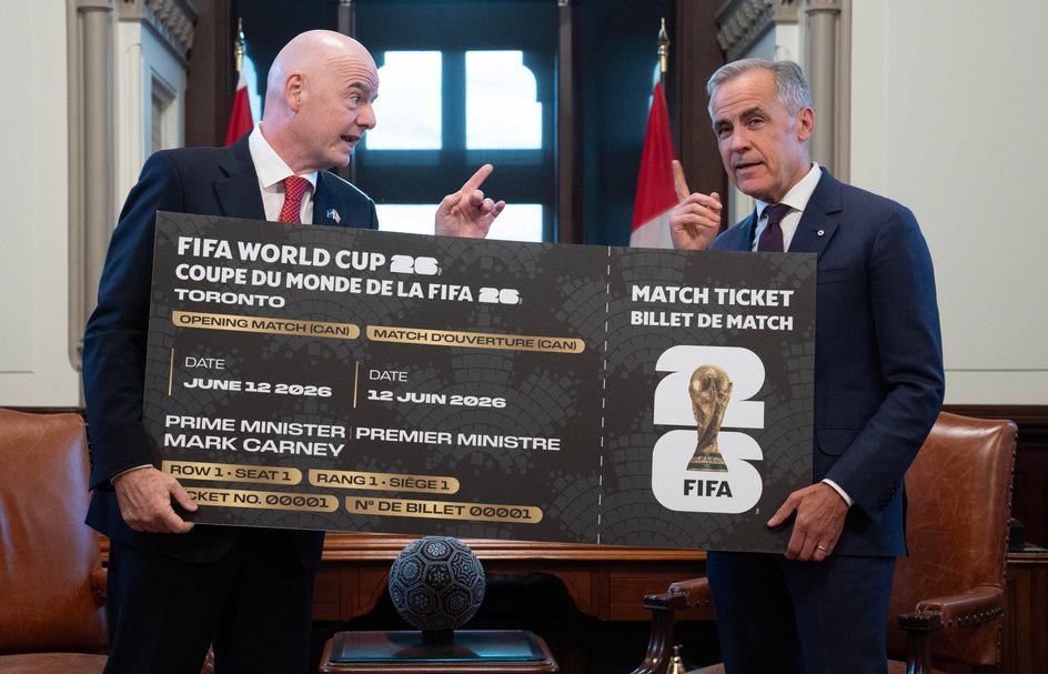 Gianni Infantino i premier Kanady Mark Carney podczas spotkania w Ottawie