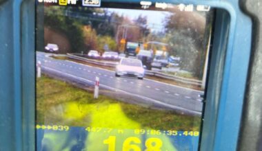 "Krajówkę" pomylił z torem wyścigowym. Teslą jechał prawie 170 km/h