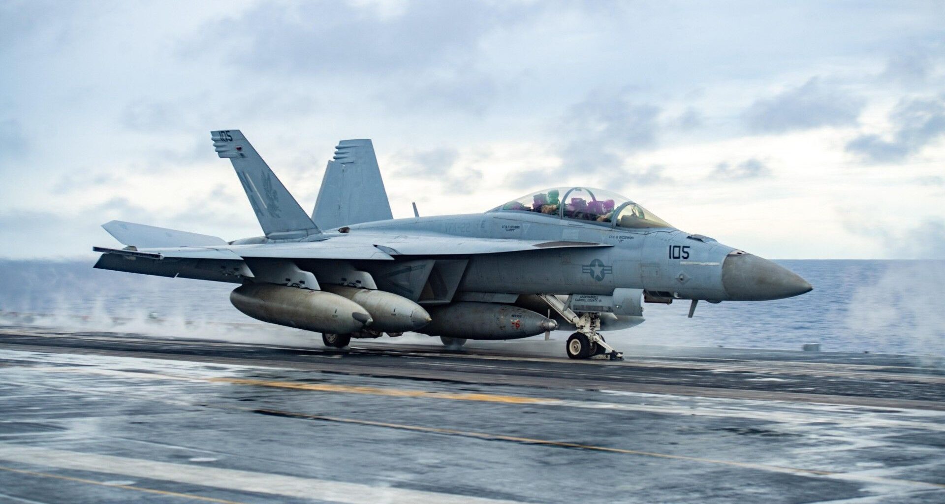 USS Nimitz traci statki powietrzne. "W ciągu mniej niż godziny"