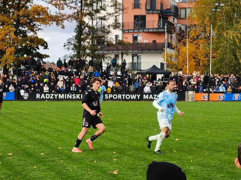 Grzegorz Krychowiak obserwowany był nawet z balkonu pobliskiego bloku w Radzyminie