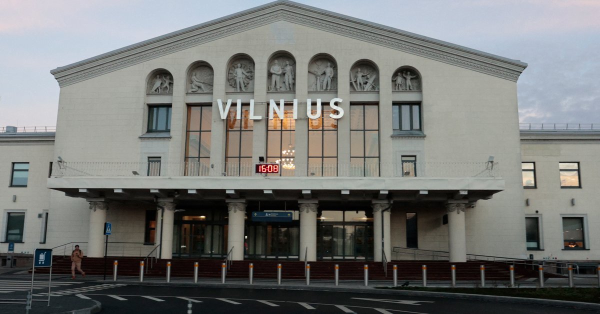 Balony z Białorusi nad Litwą. Władze zamykają najważniejsze lotniska - Onet