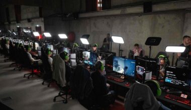 Ta firma zmusza do używania AI. Pracownicy kpią na Slacku i obawiają się, że to pretekst do zwolnień