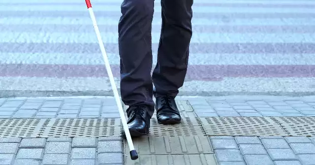 Mężczyzna wyłudził od państwa milion euro. Udawał niewidomego.