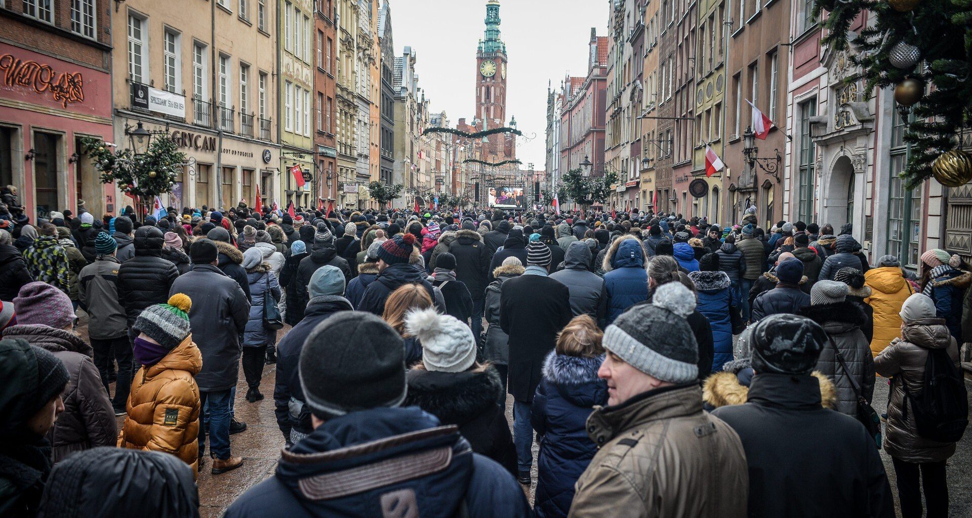 500 zł netto dla każdego dorosłego Polaka. I to bez żadnych warunków