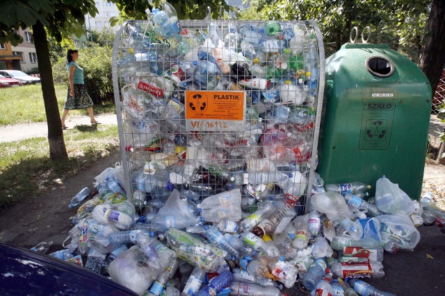 W Polsce przydają 364 butelki na mieszkańca rocznie. Powinny być surowcem a nie odpadem. 