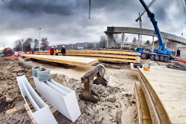 Prawie 5 proc. firm budowlanych ma problemy z płynnością, a długi w robót specjalistycznych urosły w rok o 328 mln zł, zbliżając się do 2 mld zł.