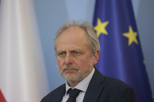 W odpowiedzi na interpelację poselską, podpisanej przez Jarosława Nenemana, podsekretarza stanu w Ministerstwie Finansów i Gospodarki, resort jasno wskazał, że nie planuje zmian w wysokości limitu dochodowego zwalniającego z e-fakturowania