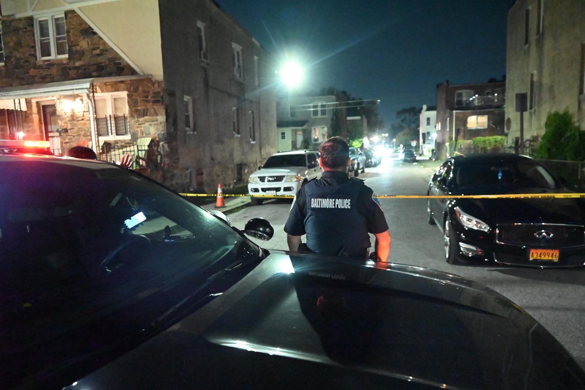 Blokada policyjna w miejscu masowej strzelaniny, w wyniku której zostało rannych sześć osób, w tym 5-letnia dziewczynka, Baltimore, USA, 9 sierpnia 2025 r.