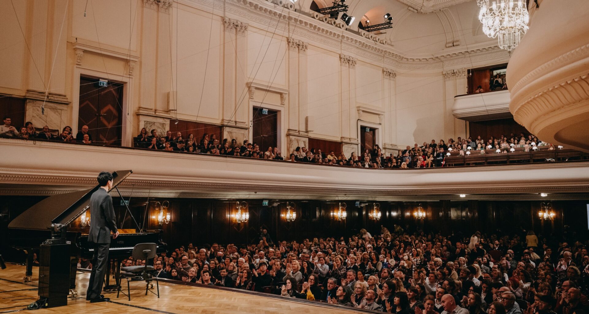 Eric Lu podczas występu w ramach konkursu chopinowskiego