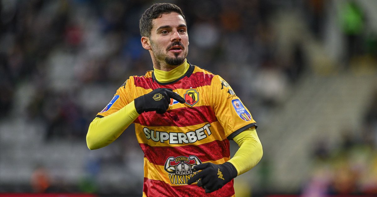 Radość Cezarego Polaka z Jesusem Imazem po golu w Legnicy